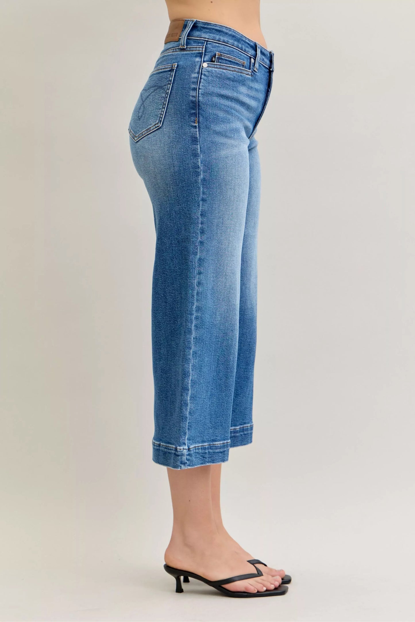 Shop Judy Blue Mid Rise Crop Wide Leg Jeans 💙 at In Style Chics Boutique