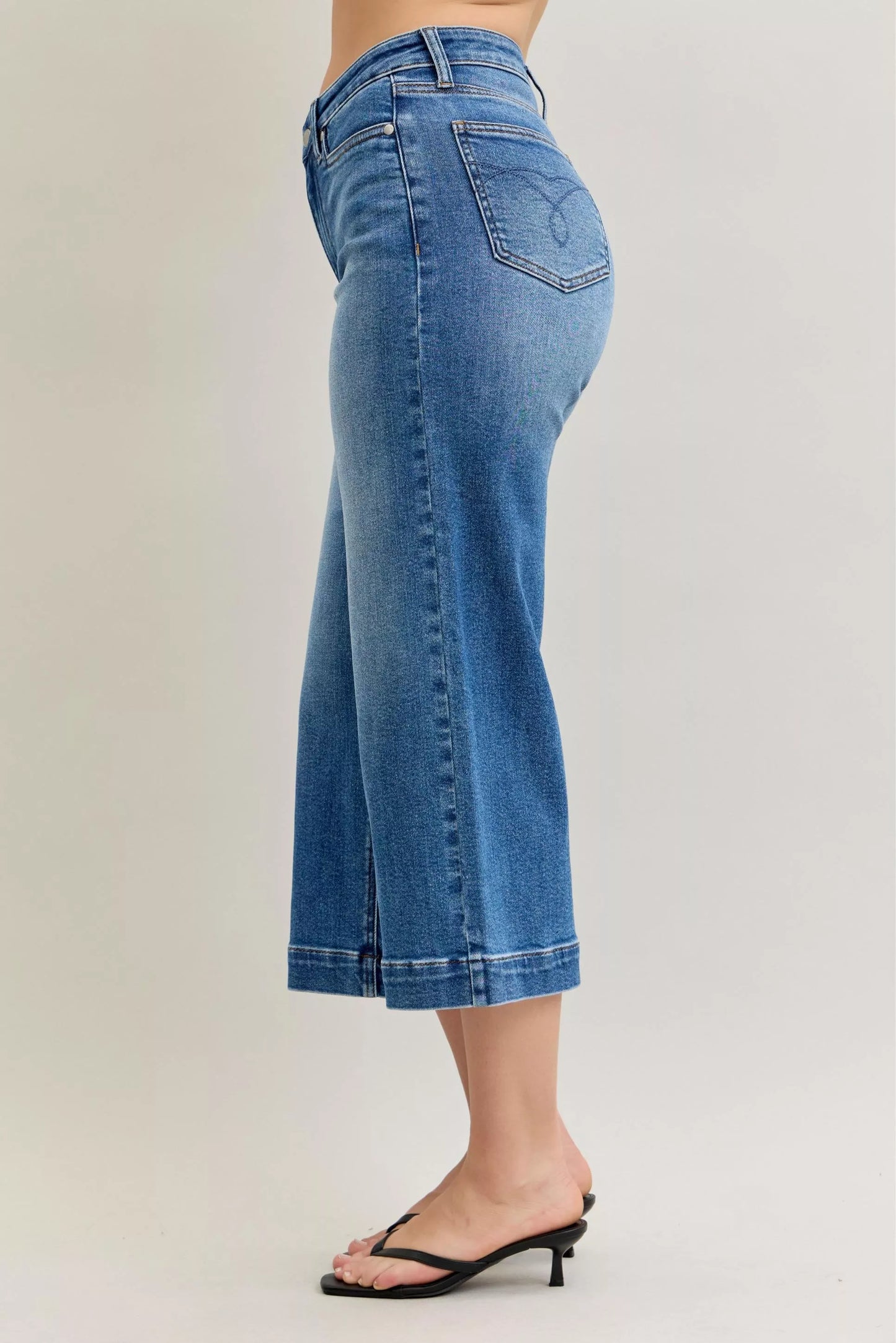 Shop Judy Blue Mid Rise Crop Wide Leg Jeans 💙 at In Style Chics Boutique