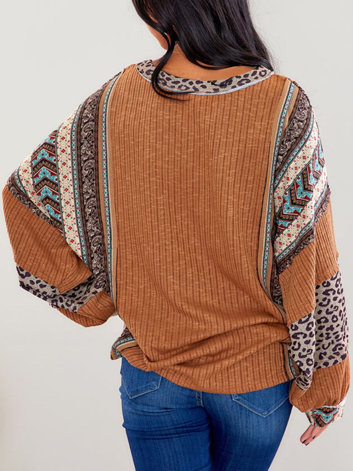 Leopard Round Neck Long Sleeve Sweatshirt - In Style Chics Boutique LLC