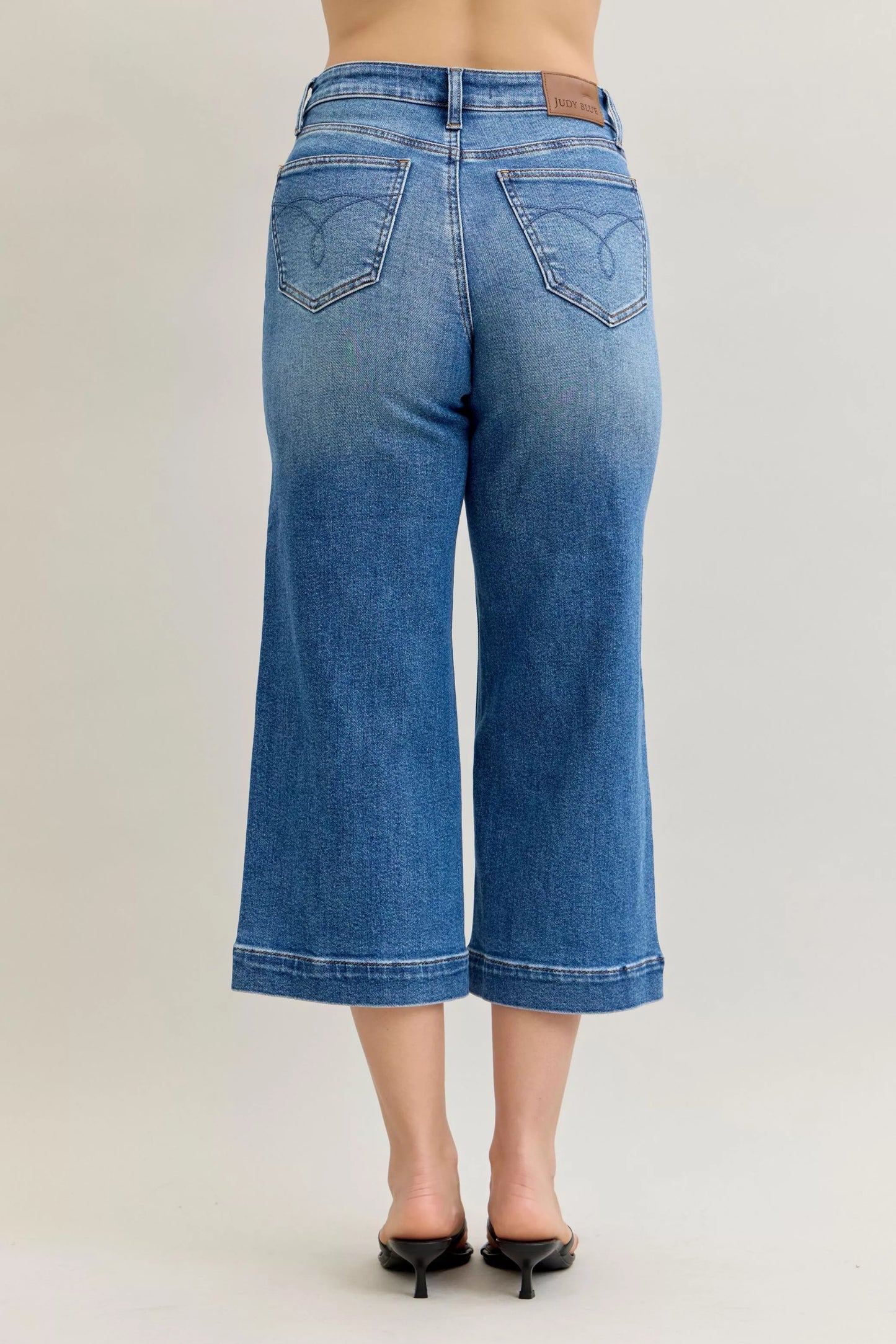 Shop Judy Blue Mid Rise Crop Wide Leg Jeans 💙 at In Style Chics Boutique