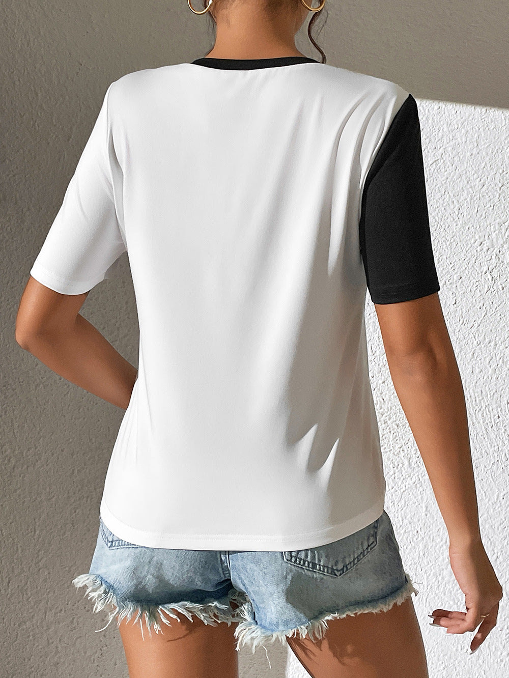 Contrast Color Round Neck Short Sleeve Tee - In Style Chics Boutique LLC
