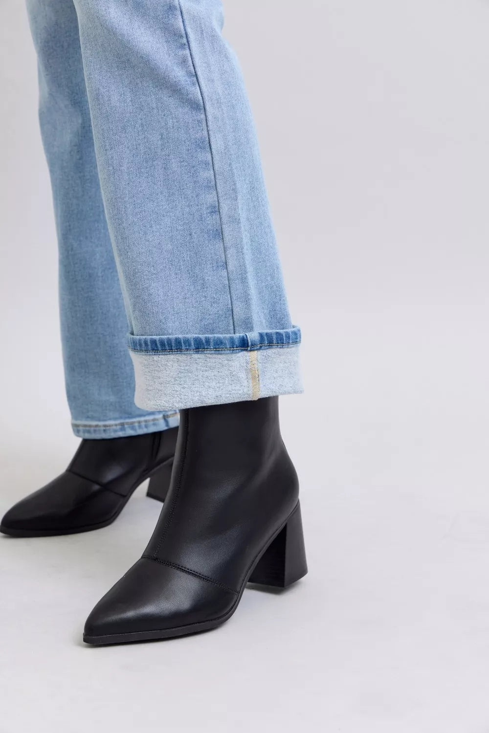 Judy Blue Mid Rise Thermal Bootcut Jeans 💙 at In Style Chics Boutique 