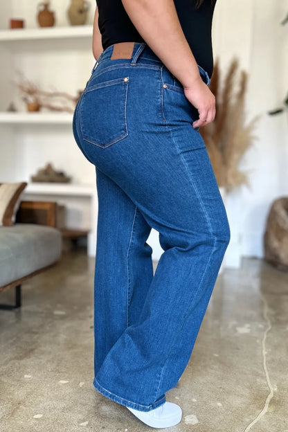 Judy Blue High Rise Regular & Plus Size Straight Jeans 💙 at In Style Chics Boutique 